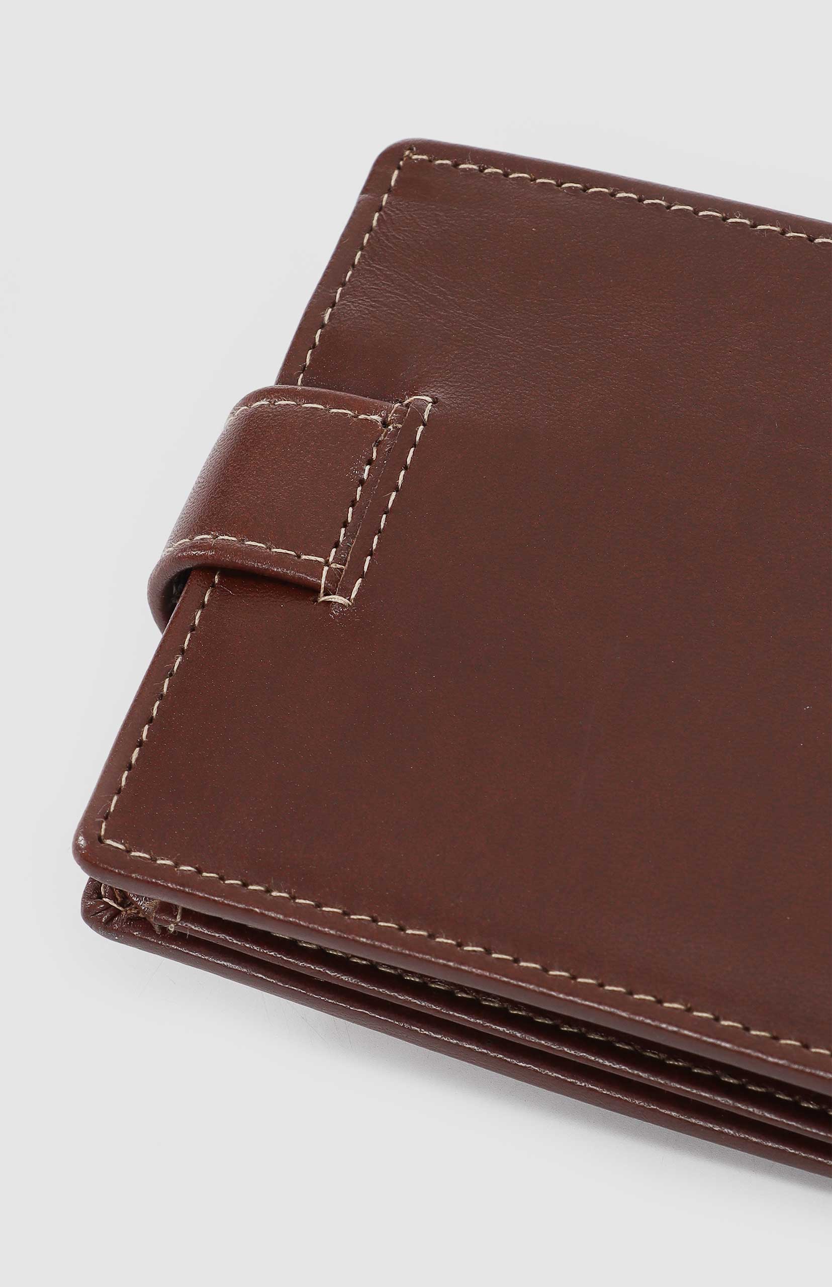 Pringle Myles Trifold Wallet. - Image 2
